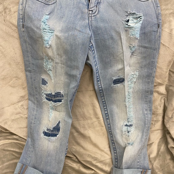 Miss Me Boyfriend Capris - Picture 1 of 4